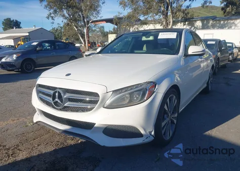 2017 Mercedes-Benz C 300 из США, поврежденный, VIN 55SWF4JB9HU234276